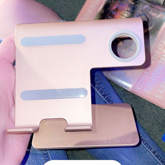 Rose gold iPhone and Apple Watch charging station - Picture 1 of 1